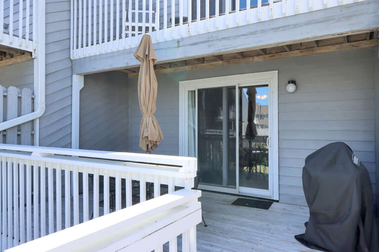 Main Deck with Outdoor Dining Table