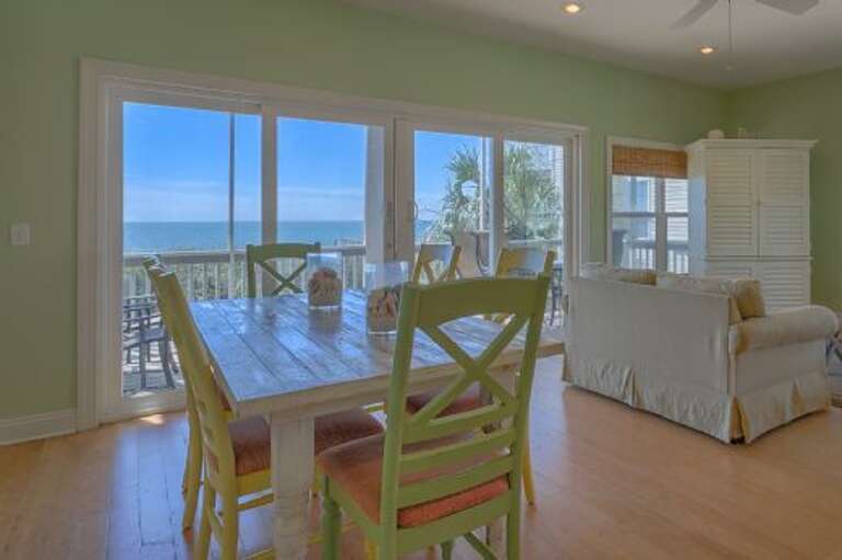 Gulf_Front_Dining_Area