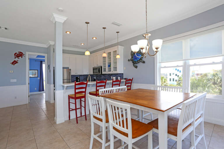 Dining & Kitchen Area