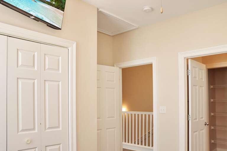 Bedroom 3 with TV and Full Bath