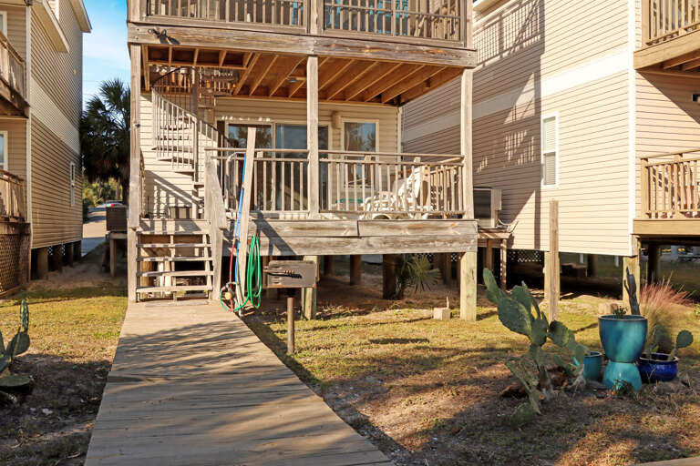 Outdoor Shower and Parkside Grill
