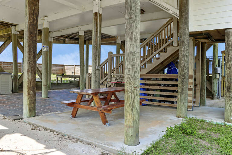 Outdoor Dining Under House