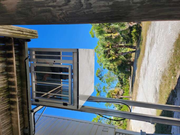 Exterior Cargo/Man Lift