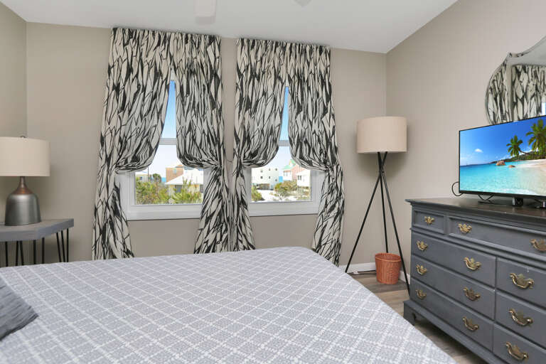 Bedroom 2 with TV & Gulf View