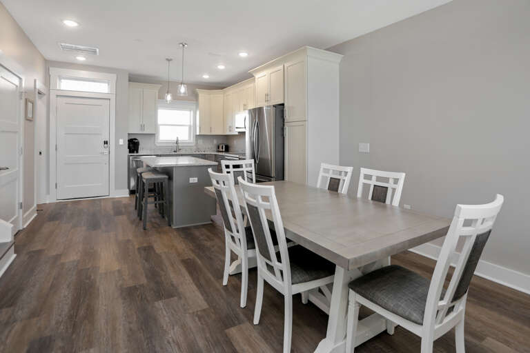 Dining Area & Kitchen