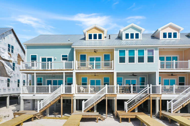 Pelicna's Perch - Beachside Exterior