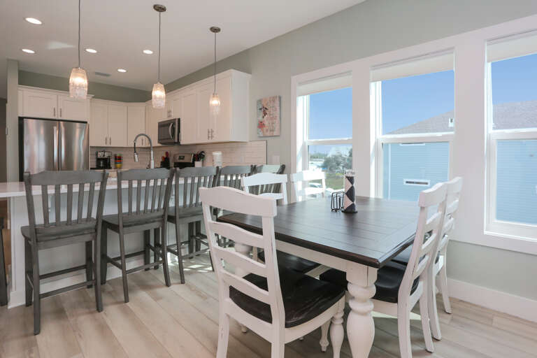 Dining Area & Bar Seating