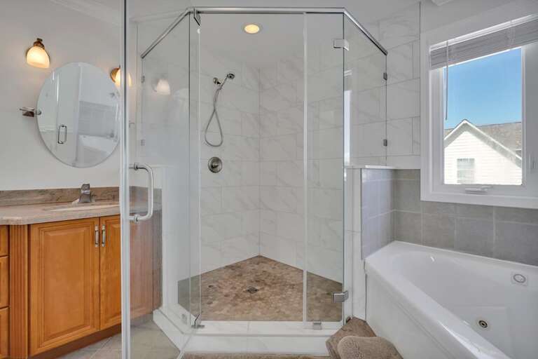 TOP FLOOR -EN SUITE WITH STAND-UP SHOWER