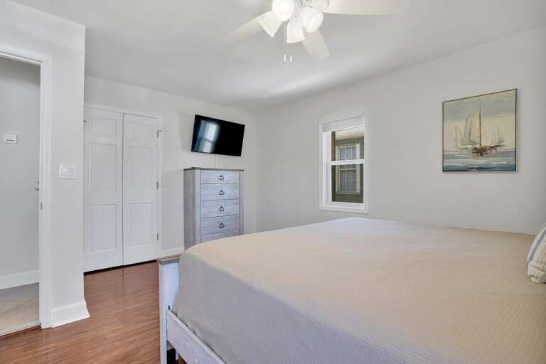 MAIN FLOOR -KING WITH TV