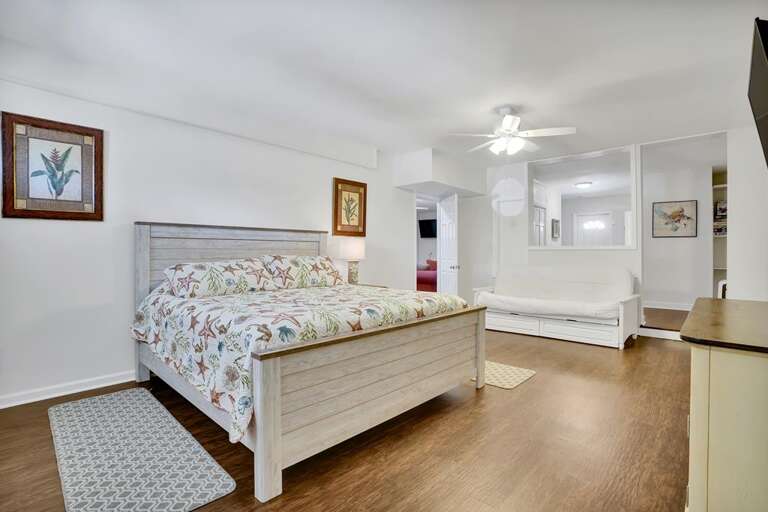 GROUND FLOOR -KING BEDROOM