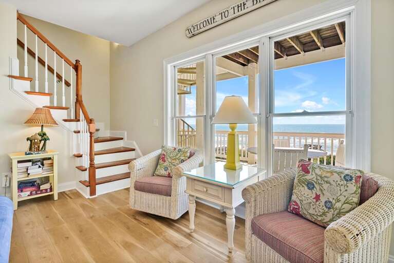 ADDITIONAL SEATING IN LIVING SPACE 