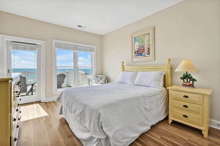 2ND FLOOR OCEANFRONT QUEEN MASTER WITH DECK