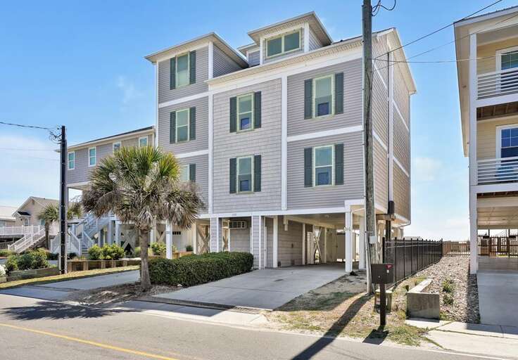 OCEANFRONT PROPERTY TOP 2 FLOORS 