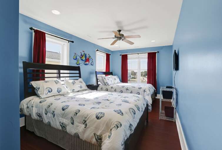 3RD FLOOR DOUBLE & QUEEN BEDROOM