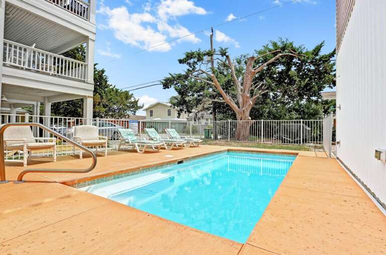 PRIVATE POOL  9 X 22