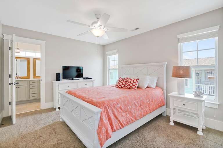 QUEEN BEDROOM 3RD FLOOR