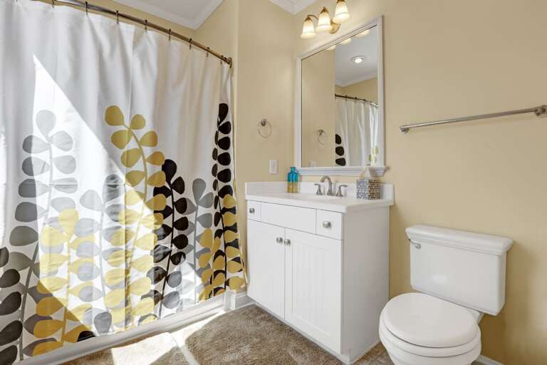 ATTACHED BATH WITH TUB/SHOWER COMBO