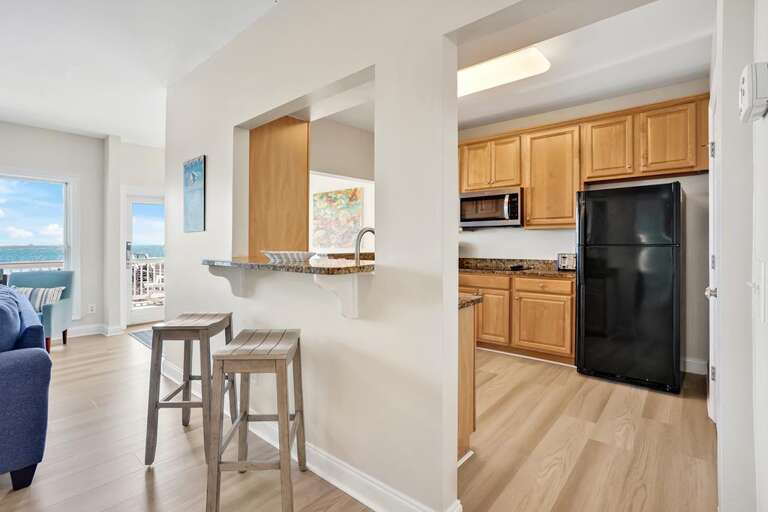 BREAKFAST BAR KITCHEN