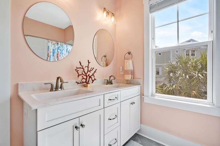 2ND FLOOR SHARED BATH WITH SHOWER/TUB COMBO