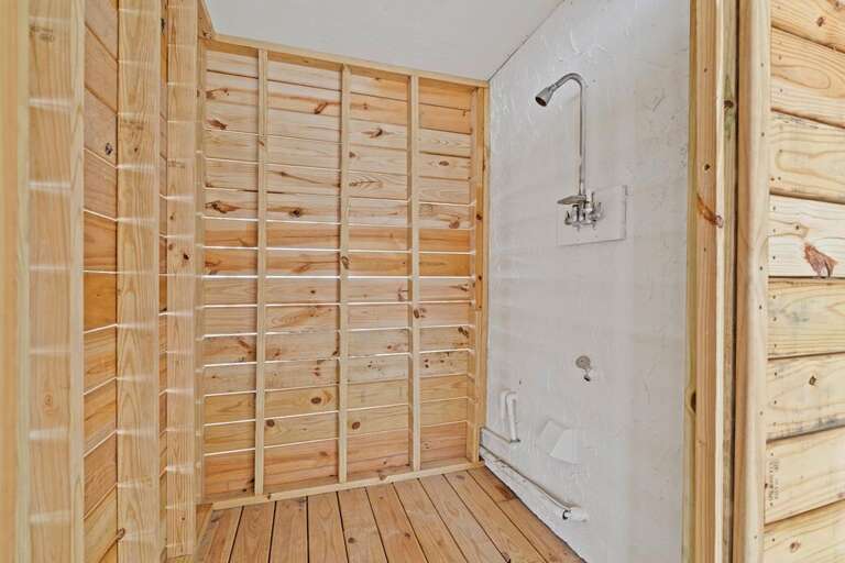 OUTDOOR ENCLOSED SHOWER OUTDOOR ENCLOSED SHOWER