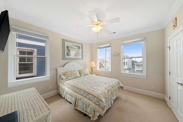 TOP FLOOR QUEEN BEDROOM VIEW 1 TOP FLOOR QUEEN BEDROOM VIEW 1