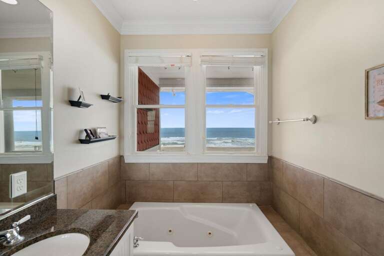 KING PRIMARY EN SUITE VIEW 2 KING PRIMARY EN SUITE VIEW 2