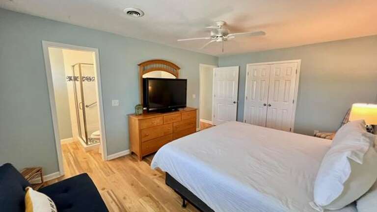 KING(br2) BEDROOM MAIN FLOOR VIEW 3