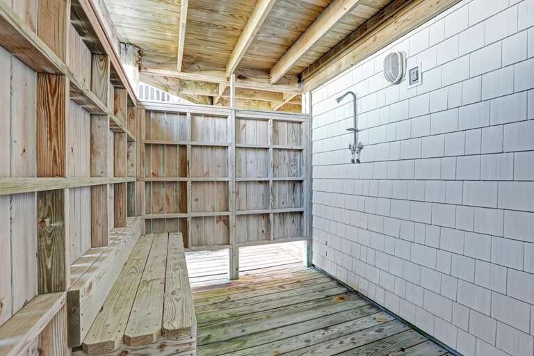 HOT/COLD ENCLOSED OUTDOOR SHOWER