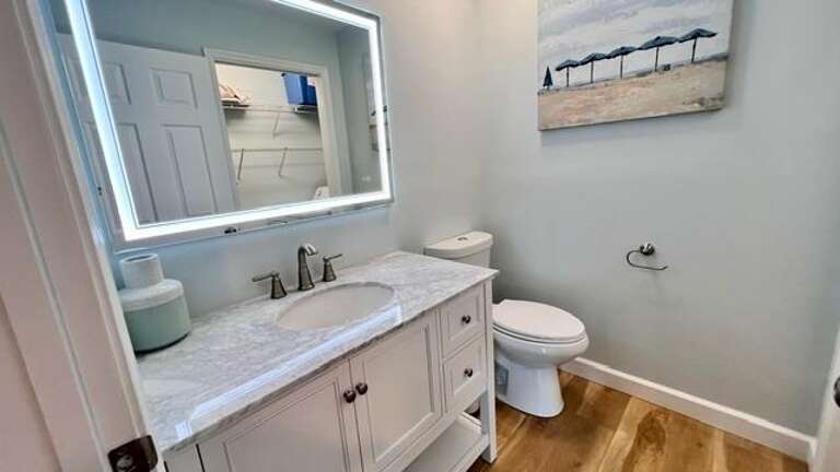 MAIN FLOOR HALL 1/2 BATH