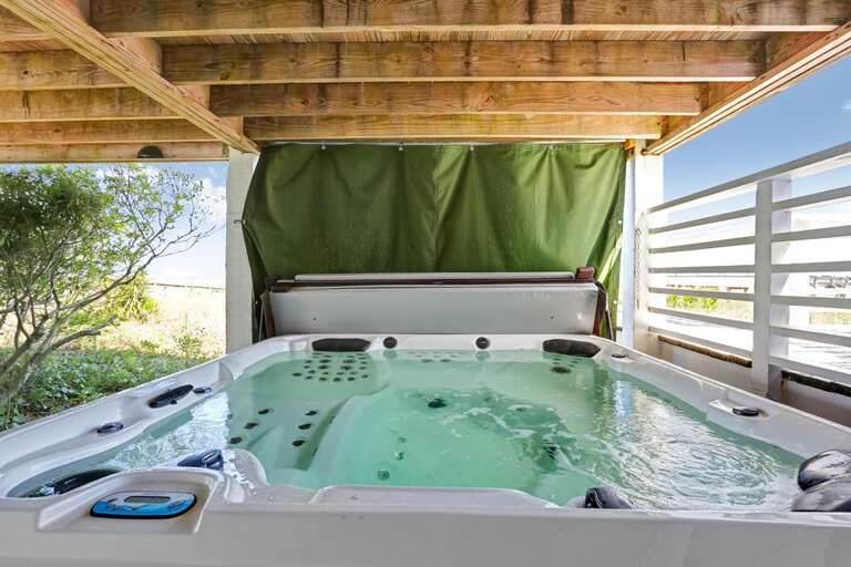 HOT TUB WITH BLUETOOTH & LED LIGHTING