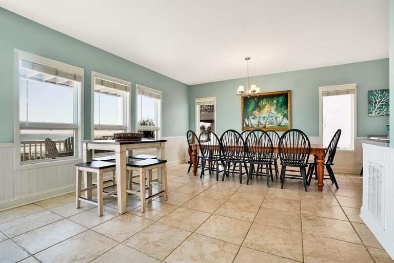 PLENTY OF DINING SPACE FOR EVERYONE