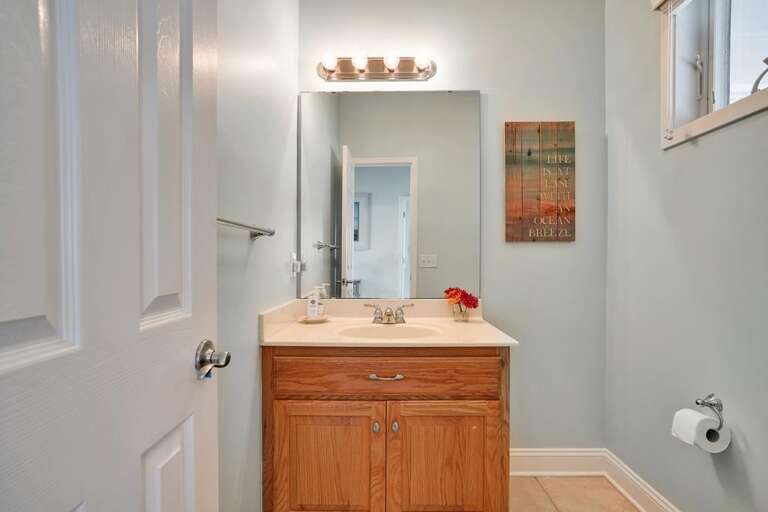 GUEST HALF BATH(ba61/2) ON MAIN FLOOR