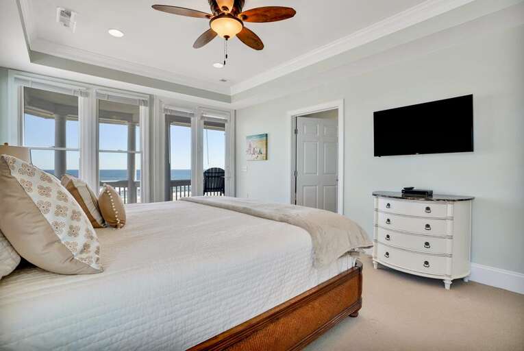 TOP FLOOR -WITH ACCESS TO OCEANFRONT DECK