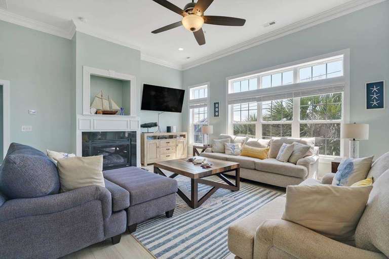 COMFY LIVING SPACE