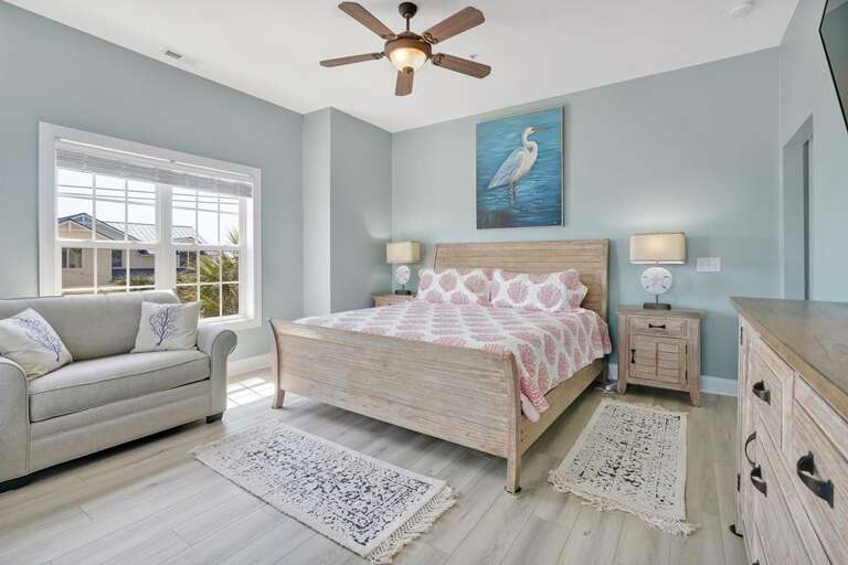 3RD FLOOR KING MASTER BEDROOM W/ SLEEP CHAIR