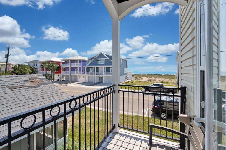 PRIVATE BALCONY PRIVATE BALCONY