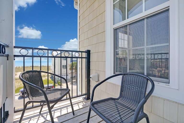 BALCONY OFF MASTER BALCONY OFF MASTER