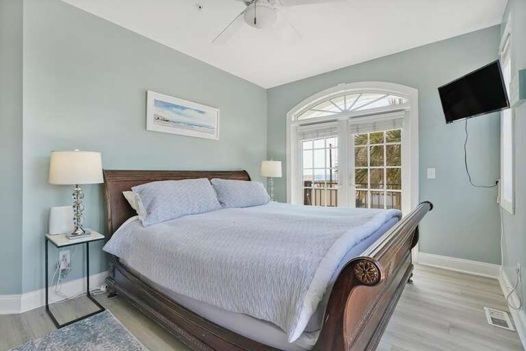 2ND FLOOR KING MASTER BEDROOM W/ BALCONY ACCESS