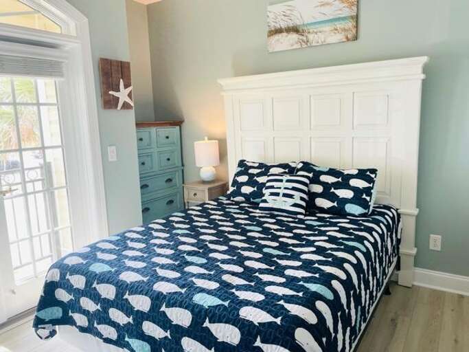 QUEEN BEDROOM  QUEEN BEDROOM