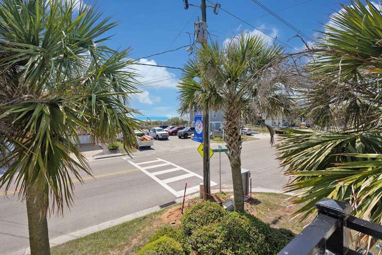 BEACH ACCESS JUST ACROSS THE STREET