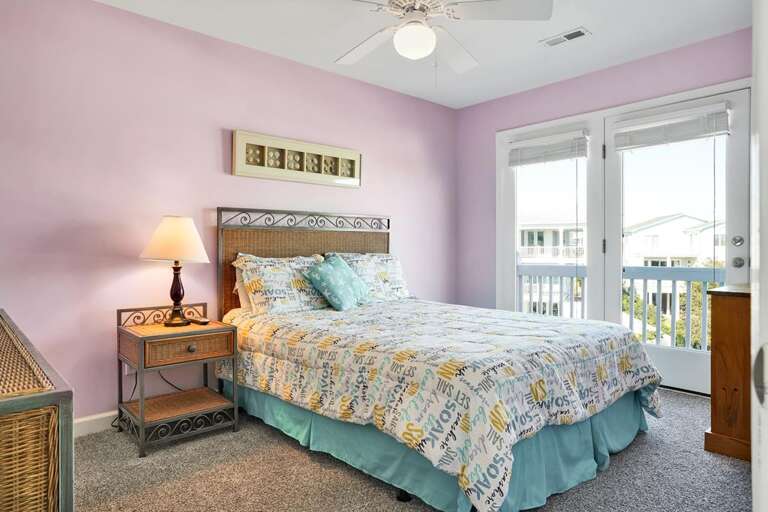 3RD FLOOR QUEEN  WITH SHARED BATH