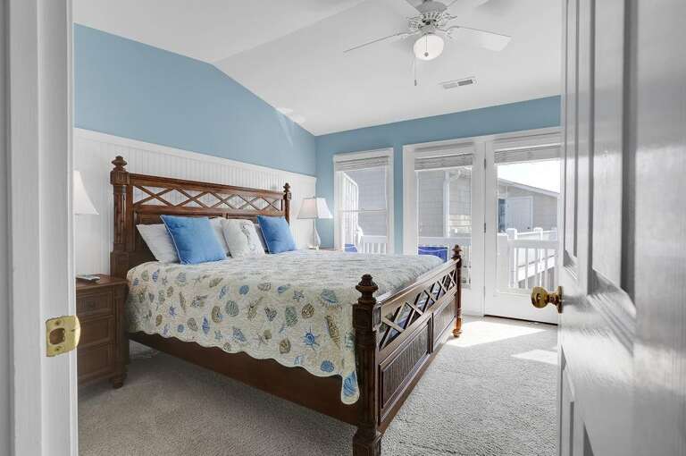 KING MASTER ON THE 3RD FLOOR