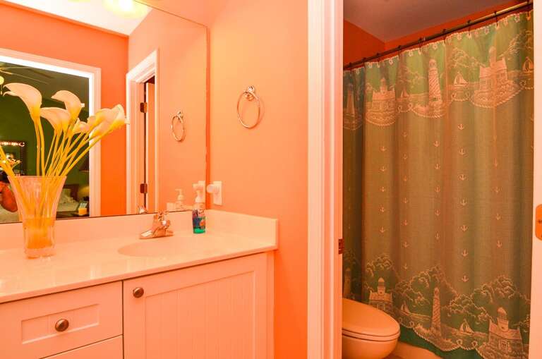 EN SUITE WITH TUB/SHOWER COMBO EN SUITE WITH TUB/SHOWER COMBO