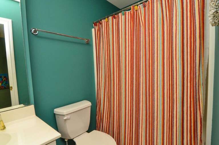 TUB/SHOWER COMBO TUB/SHOWER COMBO