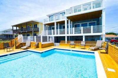 YOUR VACATION OASIS
