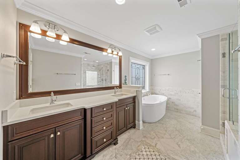 LARGE KING BEDROOM BEAUTIFUL ENSUITE