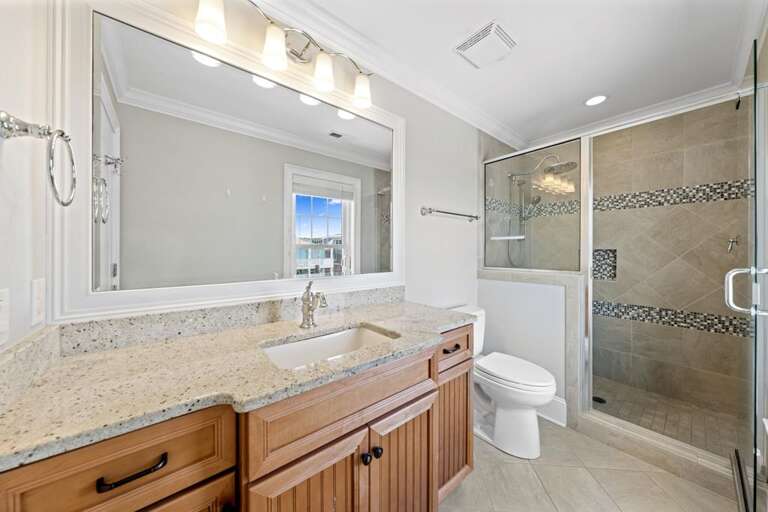 STREET SIDE KING ENSUITE-3RD FLOOR