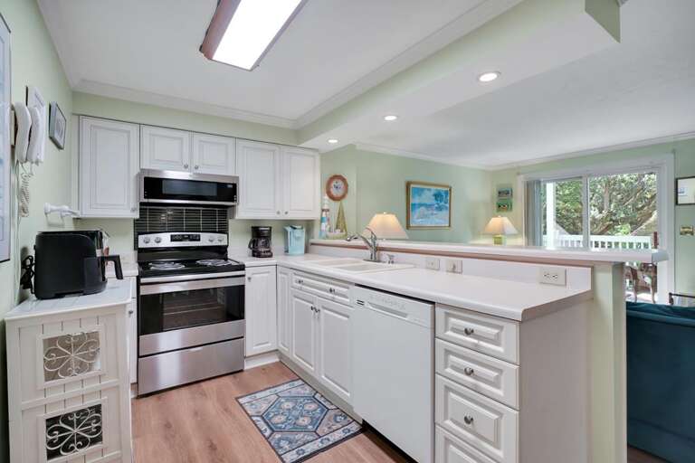 KITCHEN WITH NEW APPLIANCES