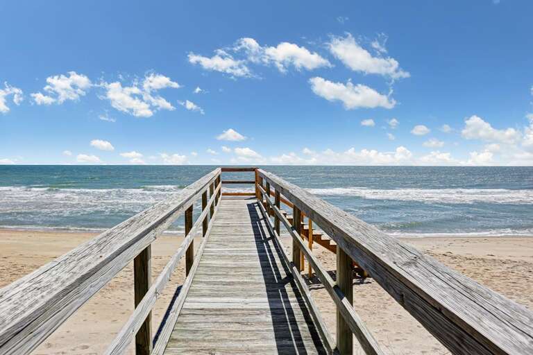 WALKWAY TO THE BEACH!