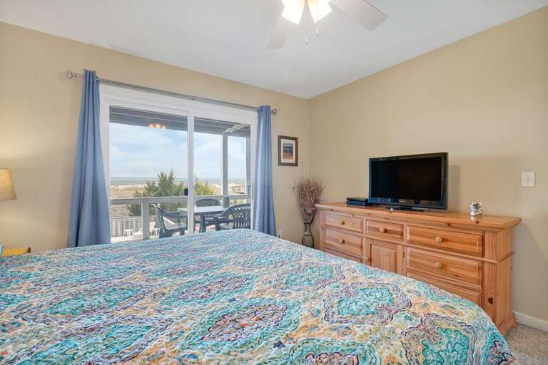 OCEANFRONT PRIMARY KING BEDROOM VIEW 2 OCEANFRONT PRIMARY KING BEDROOM VIEW 2
